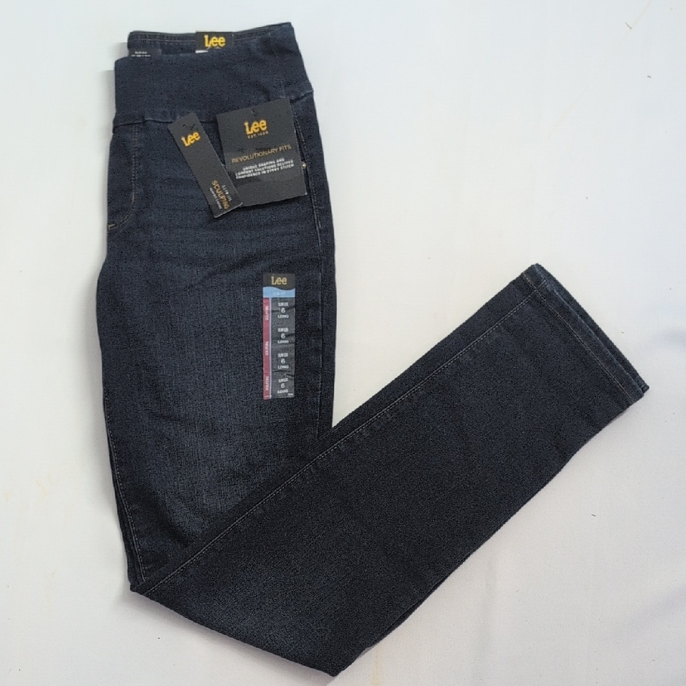 Lee Women's Sculpt And Stretch Dark Blue Mid Rise Slim Straight Pull On Jeans